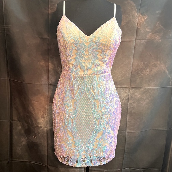 City Triangle NWOT White iridescent sequin
Mini Formal Dresss. Size 0 R - Picture 1 of 8